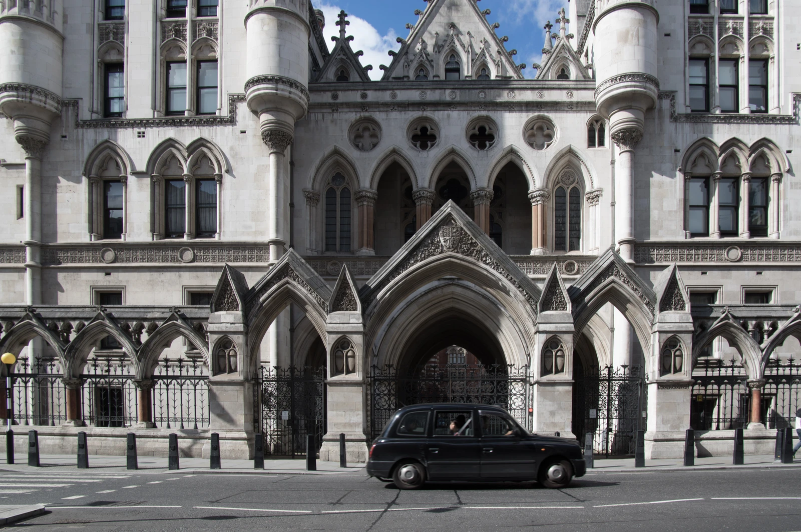Apple Faces UK Lawsuit Over App Tracking Transparency Adalytica