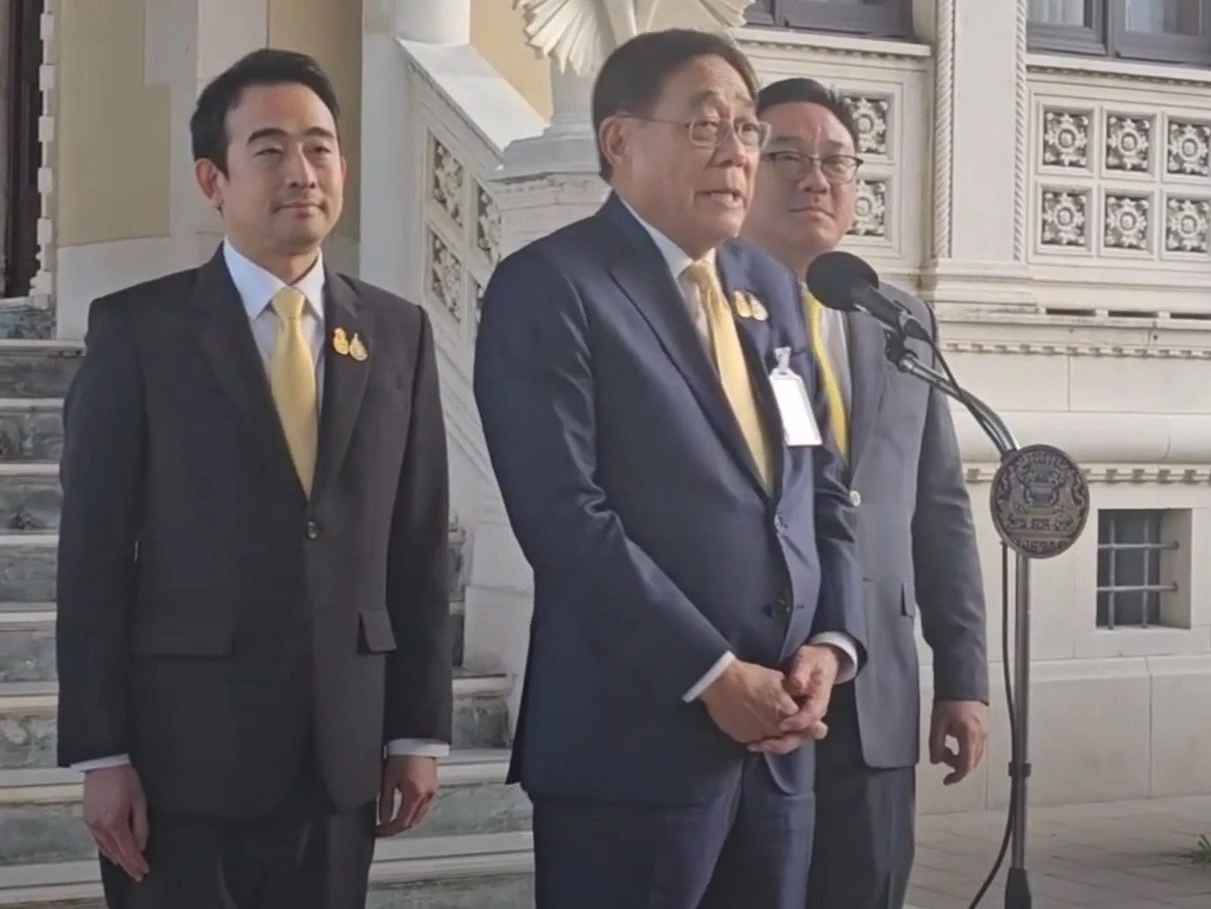 Thai Minister and Deputy Ministers of Finance speaking at a press conference.