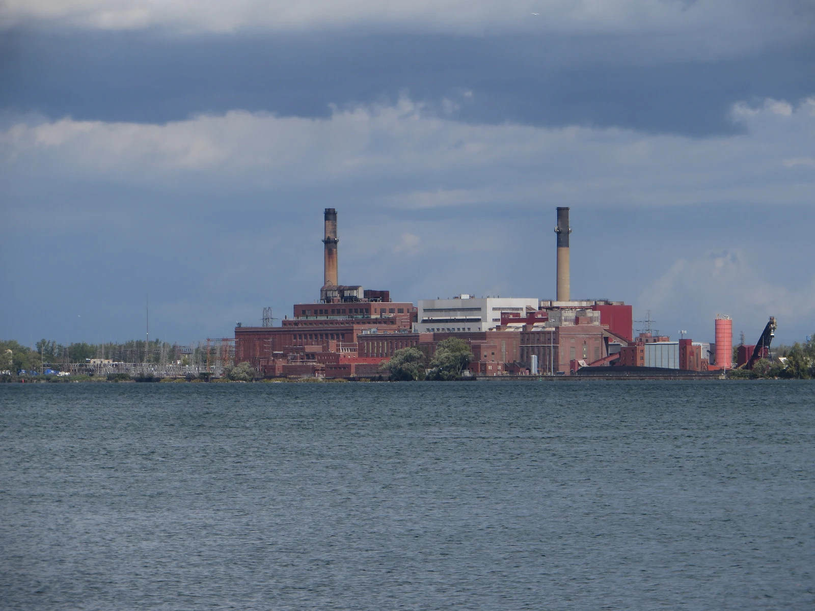 Photo: adalytica.com Huntley Station coal-fired power plant in Tonawanda, New York viewed from across a body of water